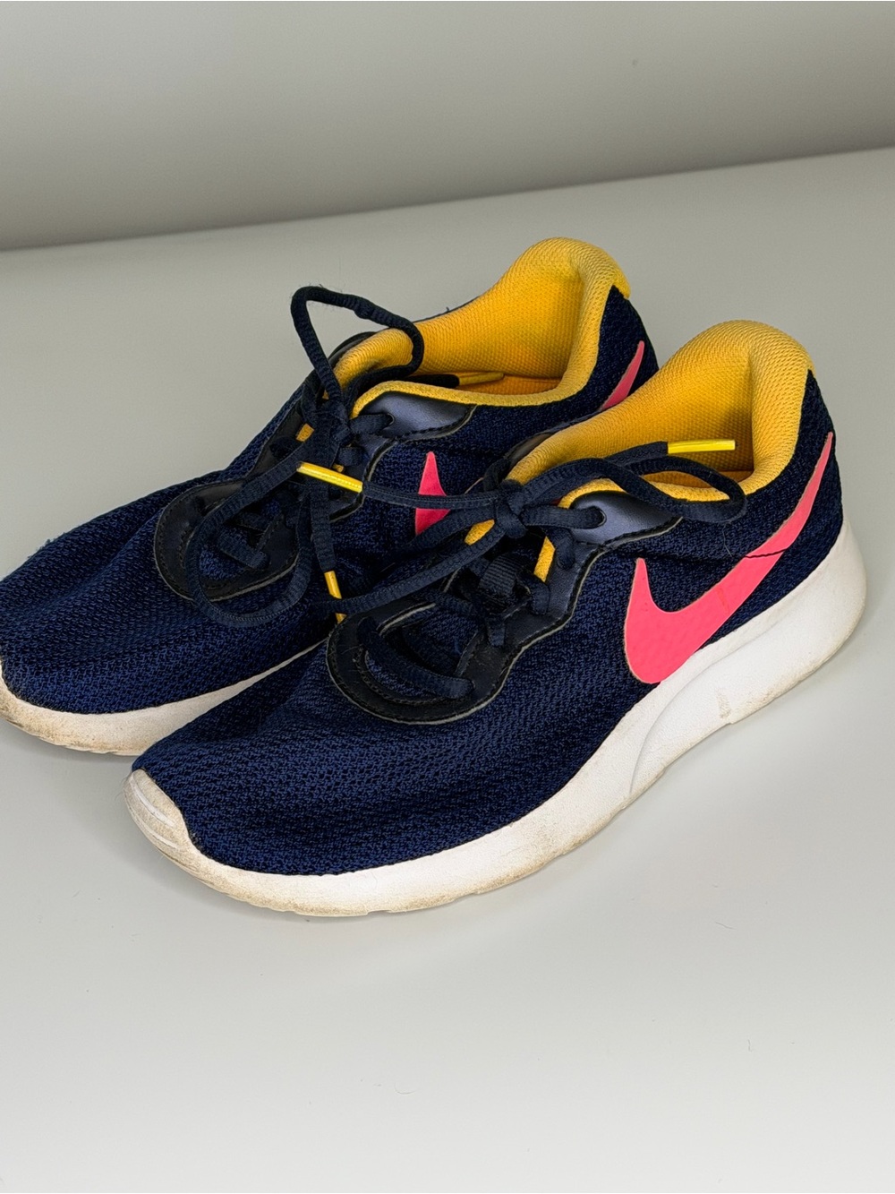 Women’s Nike Tanjun Running Shoes Sz 8 Navy
